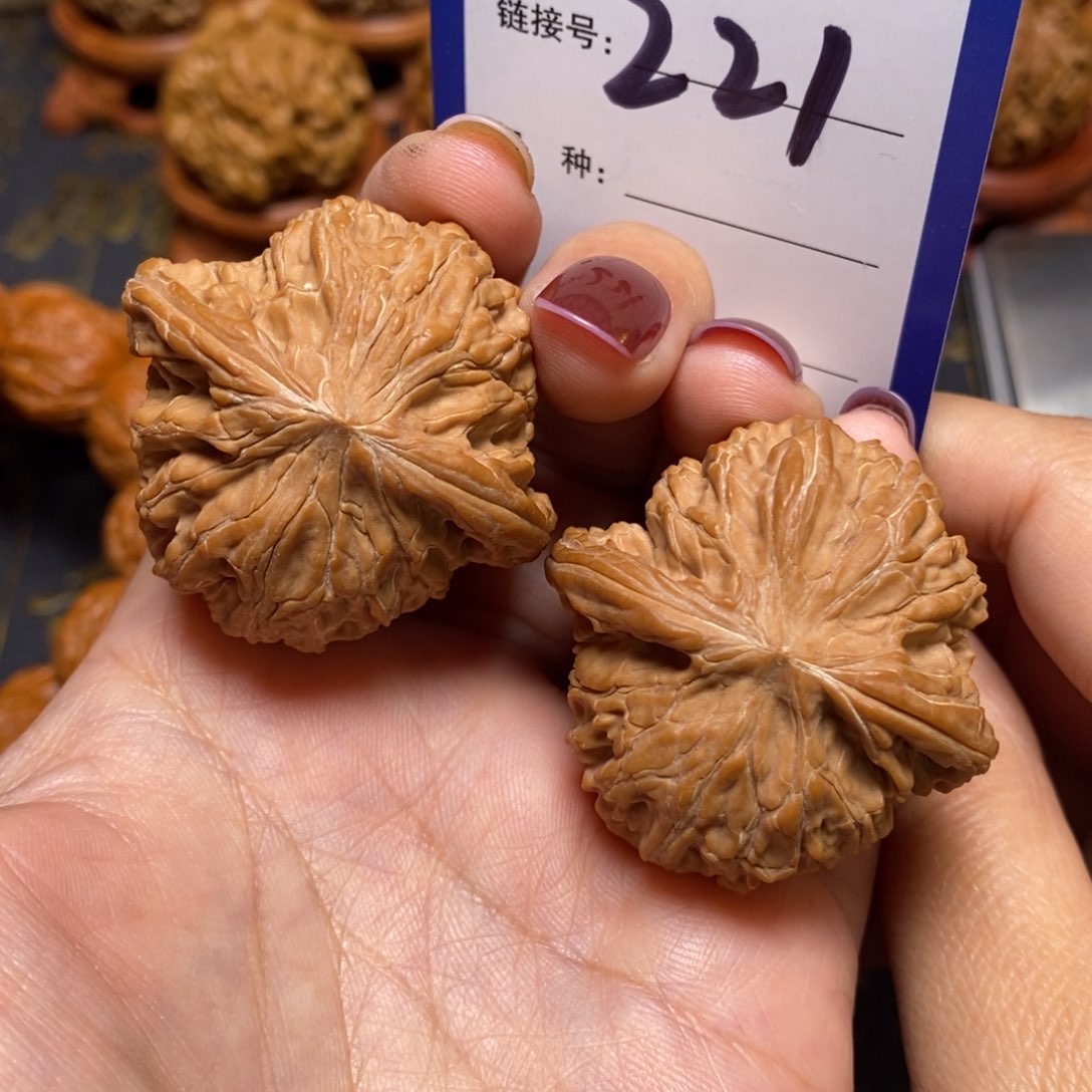 文玩核桃把件大*庆磨盘全品41。 221