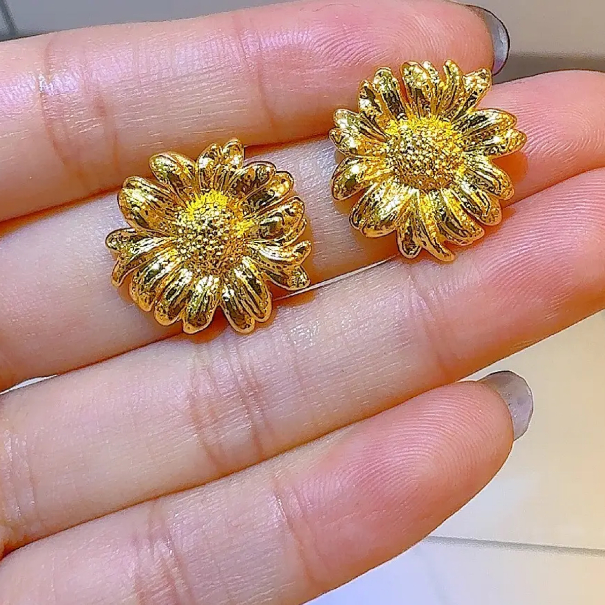 足金雏菊直针耳钉