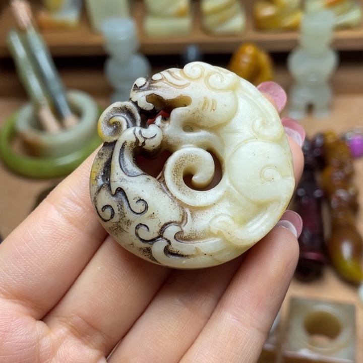 蛇纹石玉未镶嵌颈饰