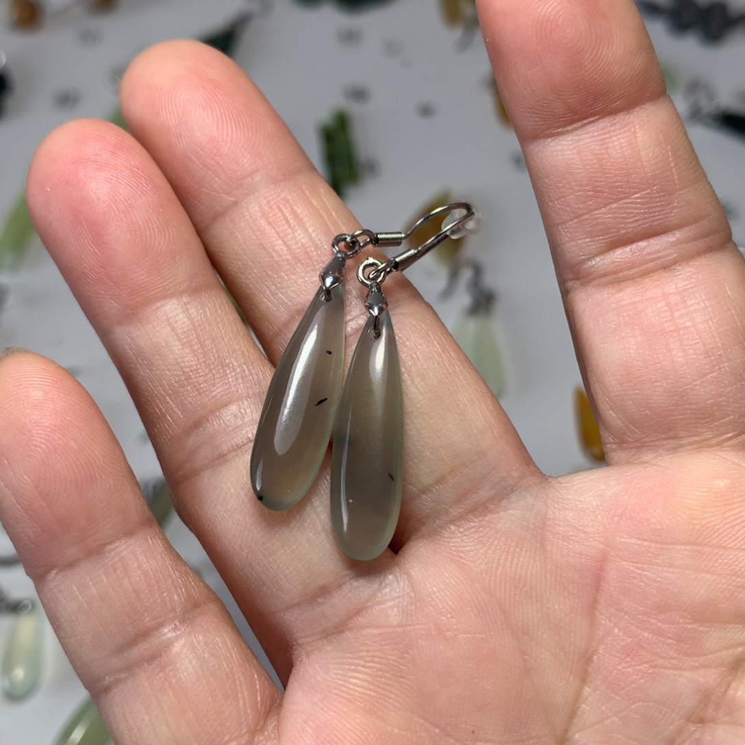 蛇纹石玉耳环未镶嵌