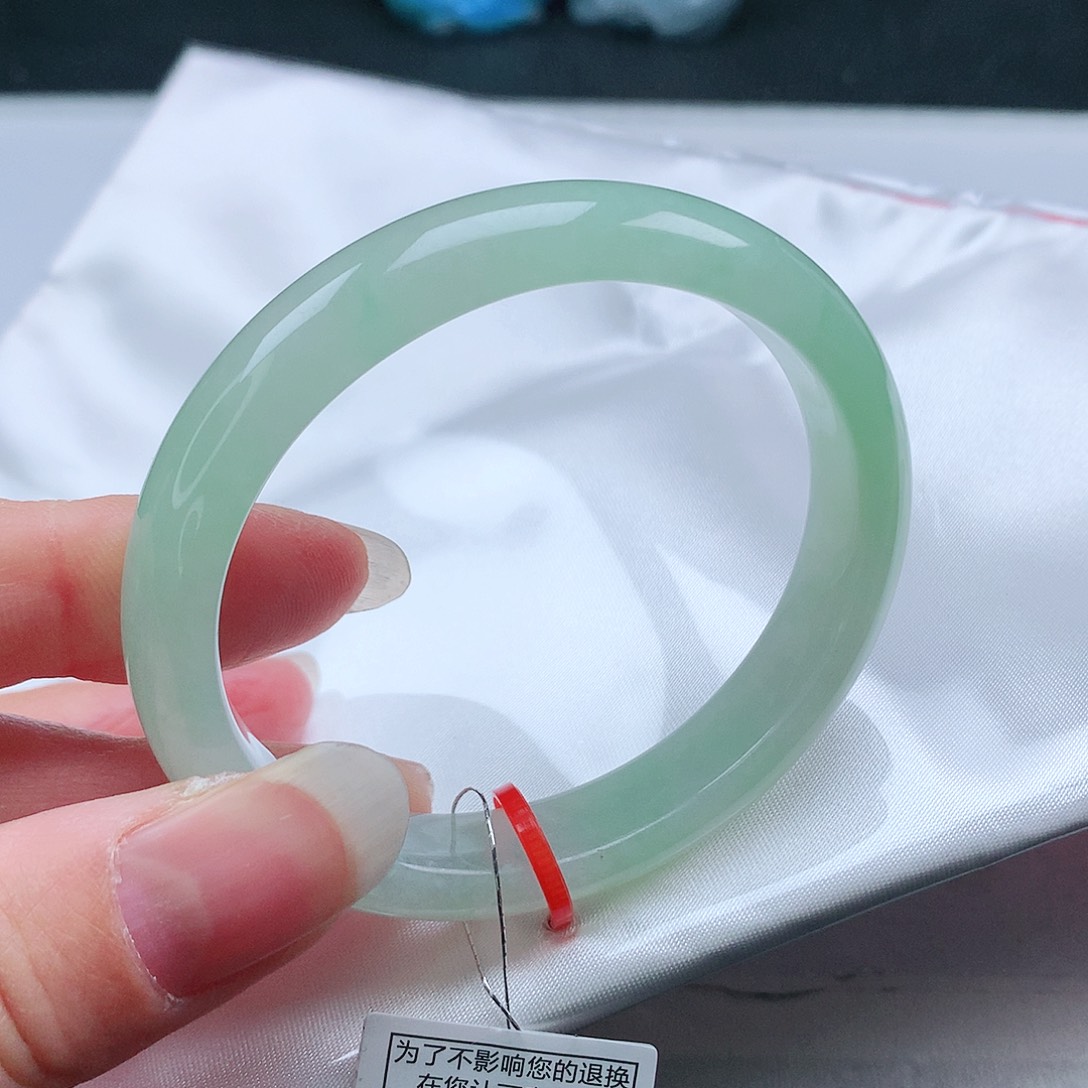 翡翠手镯未镶嵌54贵