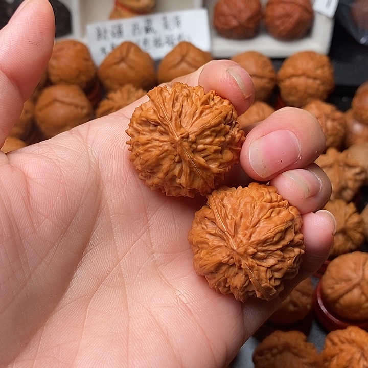 文玩核桃吊坠麒麟球