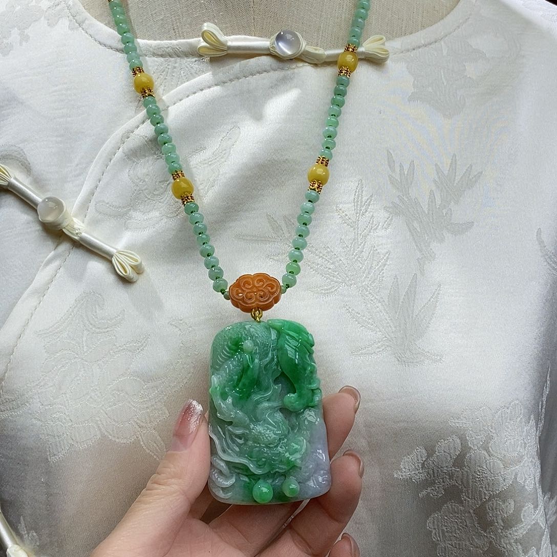 翡翠颈饰未镶嵌天然