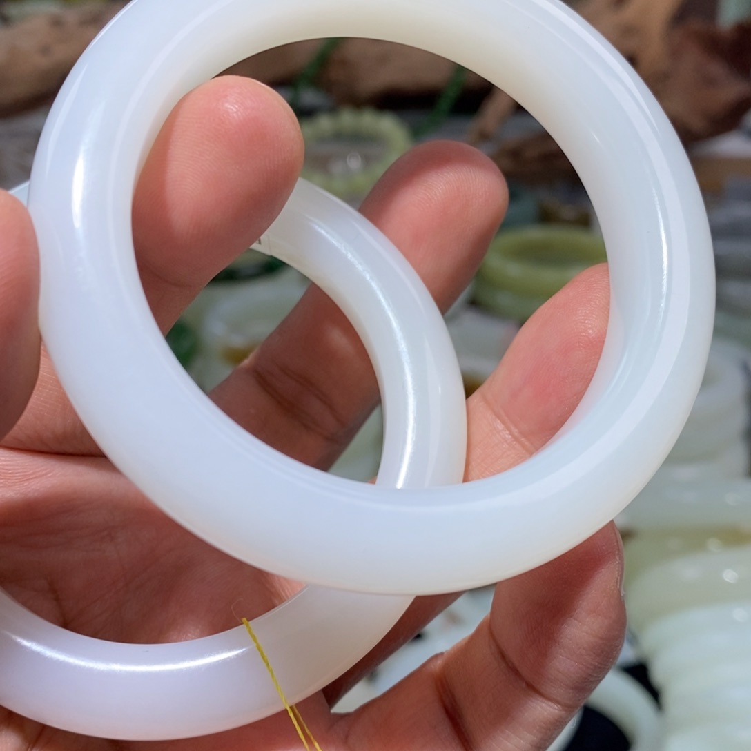 和田玉手镯未镶嵌无***g