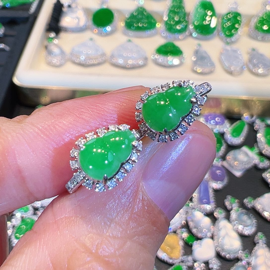 翡翠颈饰18K金镶嵌翡翠