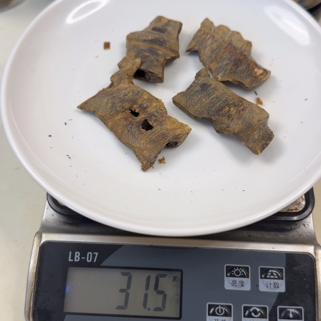 沉香碎屑沉香陆河高油老料31克