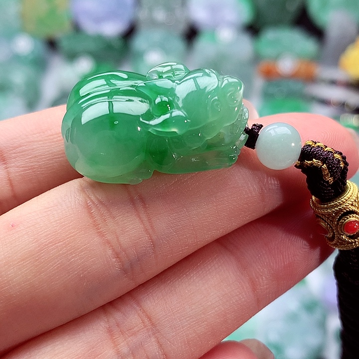 翡翠颈饰未镶嵌翡翠