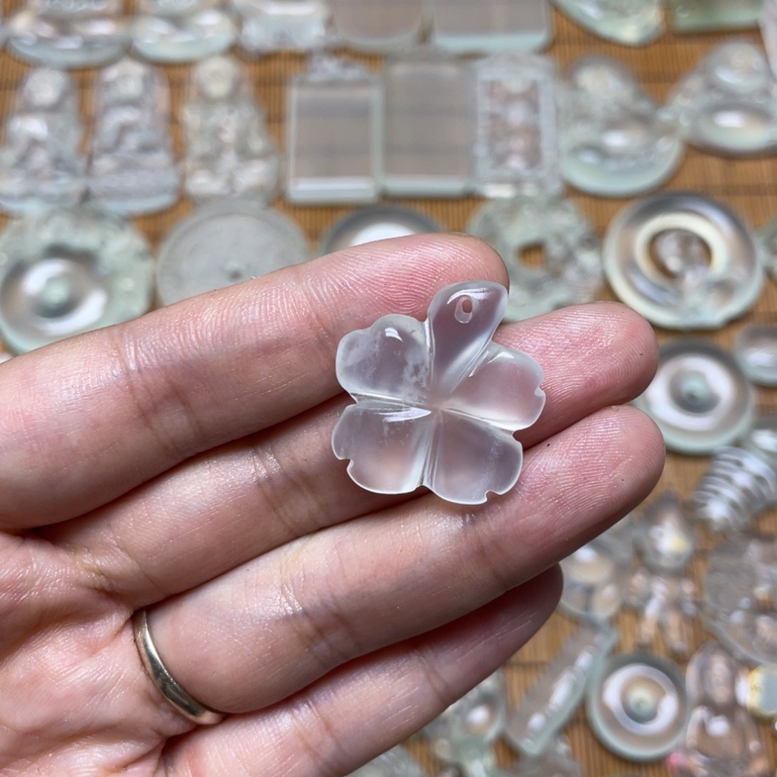 未镶嵌蛇纹石玉颈饰