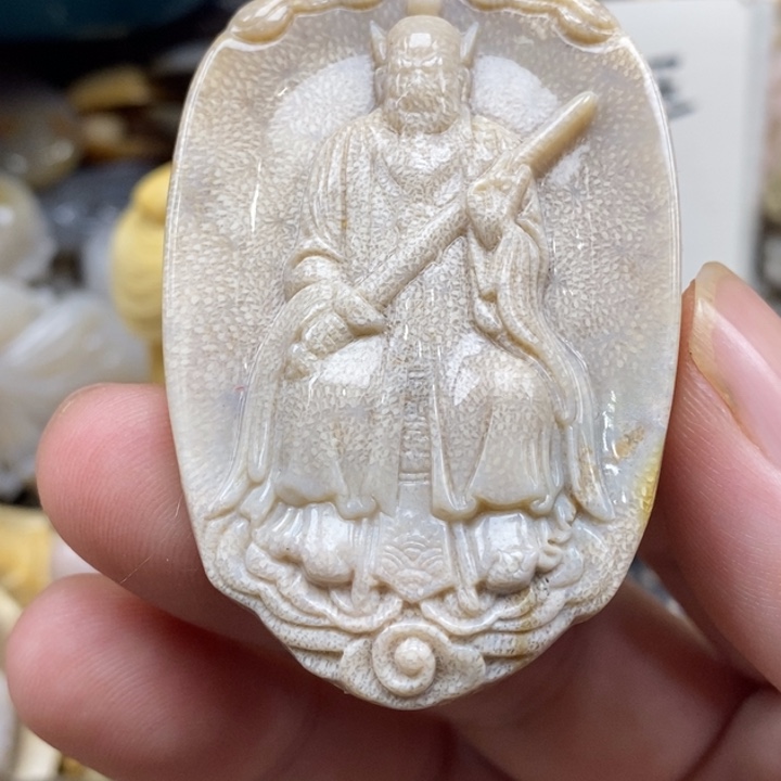 硅化珊瑚（珊瑚玉）未镶嵌颈饰