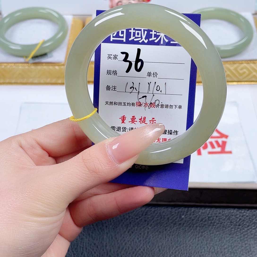 和田玉未镶嵌手镯