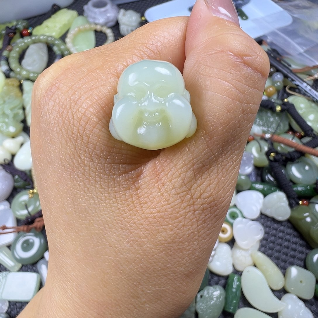 A***a和田玉未镶嵌颈饰随单，不退不换