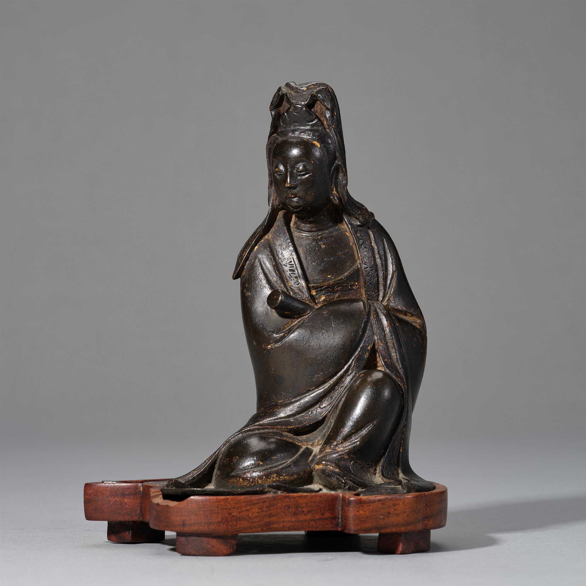 LOT119 明 铜持卷观音