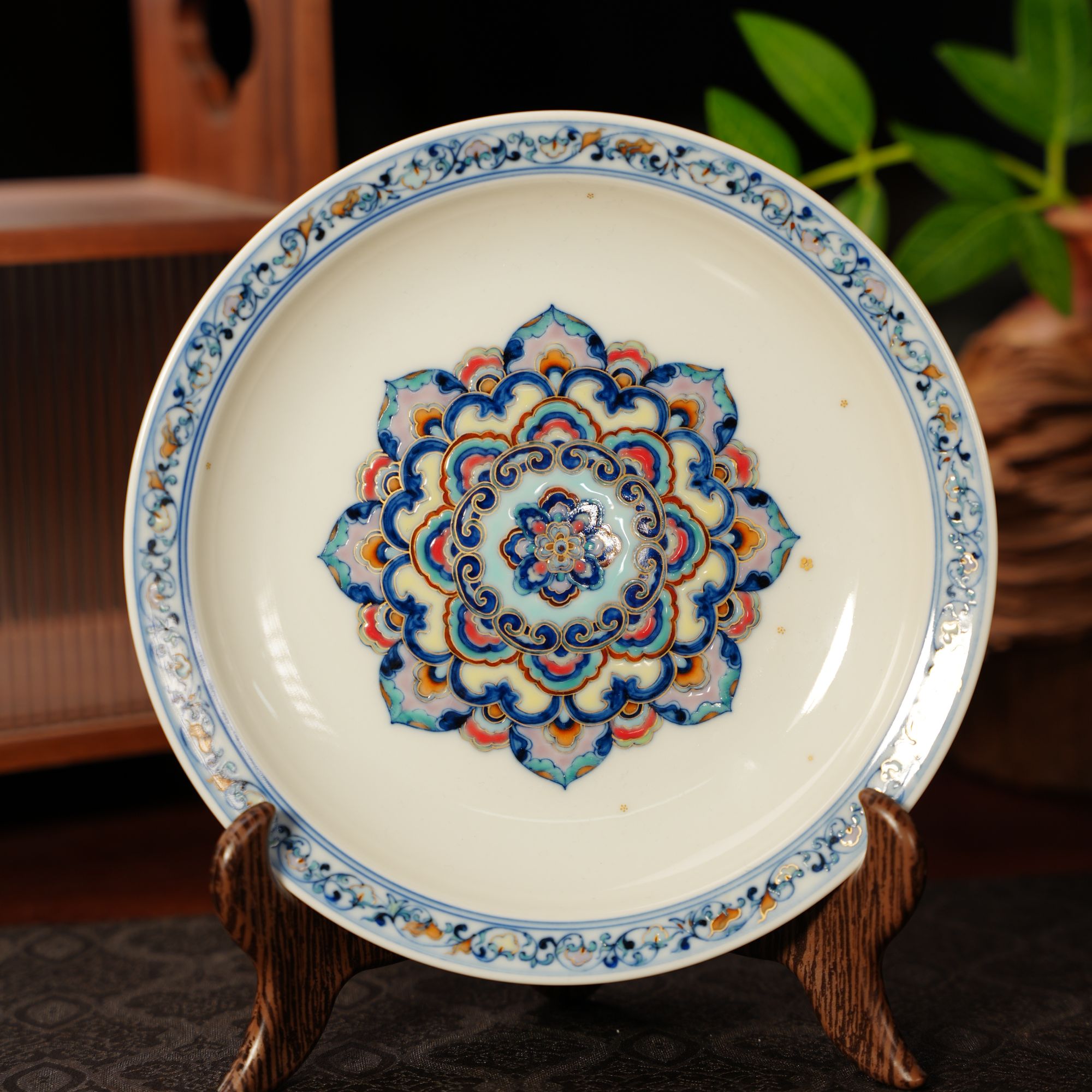 玗琪轩柴窑青花斗彩宝相壶承