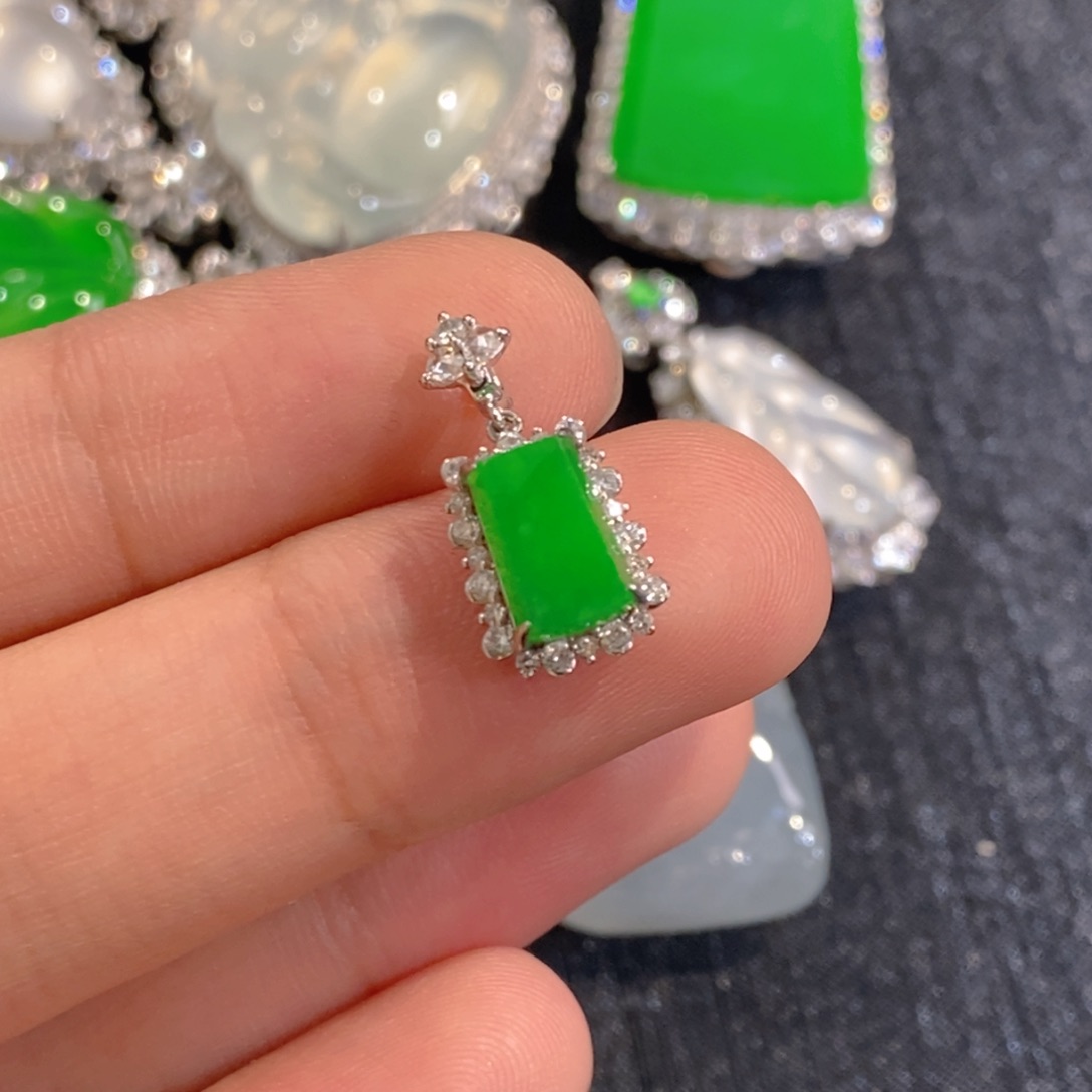 翡翠18K金镶嵌颈饰天然缅甸A货翡翠