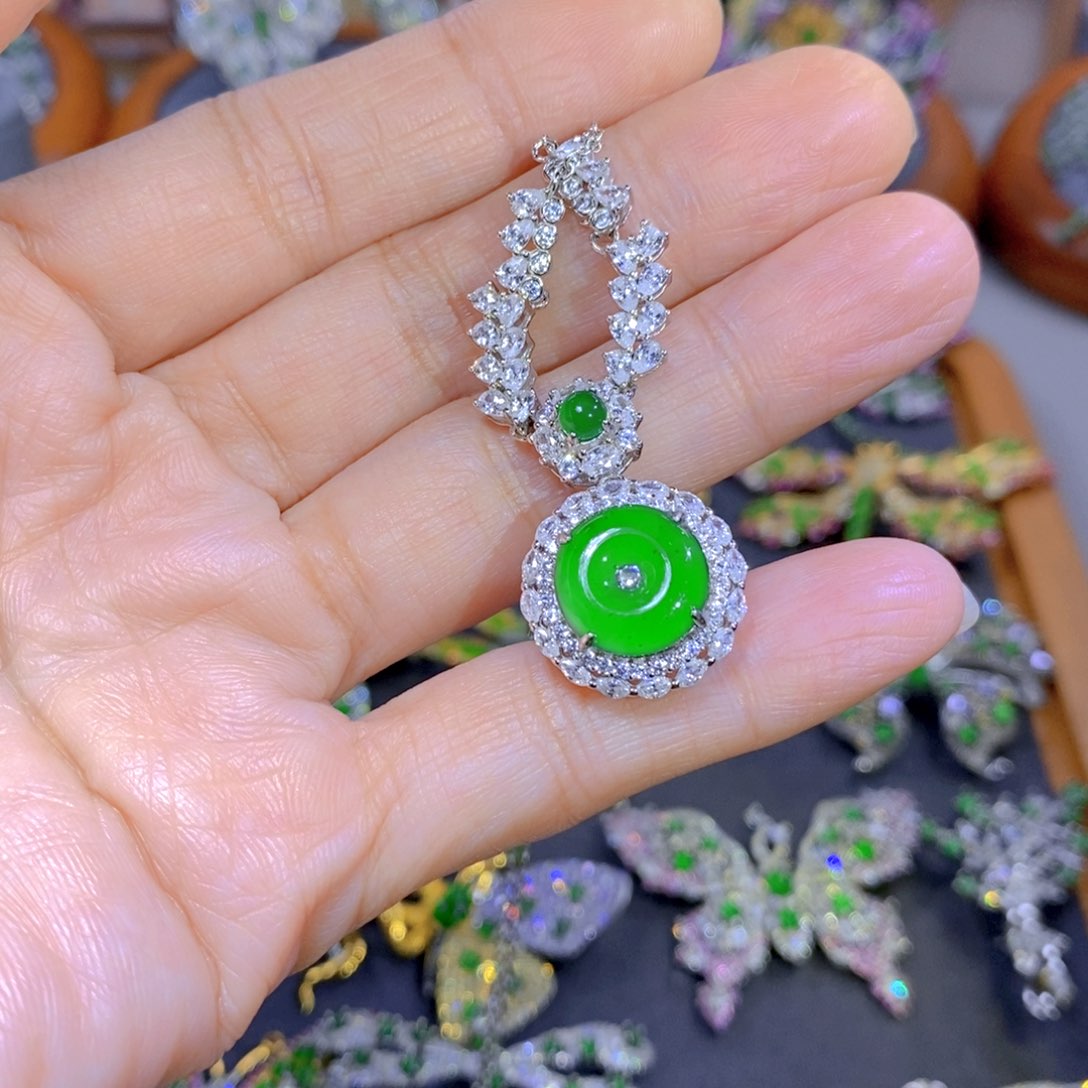 翡翠颈饰银S925镶嵌天然翡翠