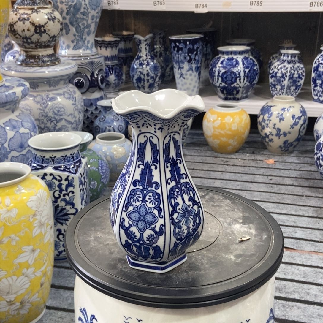 摆件花瓶手绘釉下彩