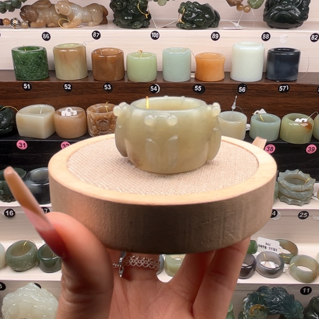 和田玉未镶嵌戒指