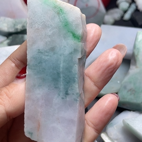 翡翠颈饰未镶嵌懒*蟆