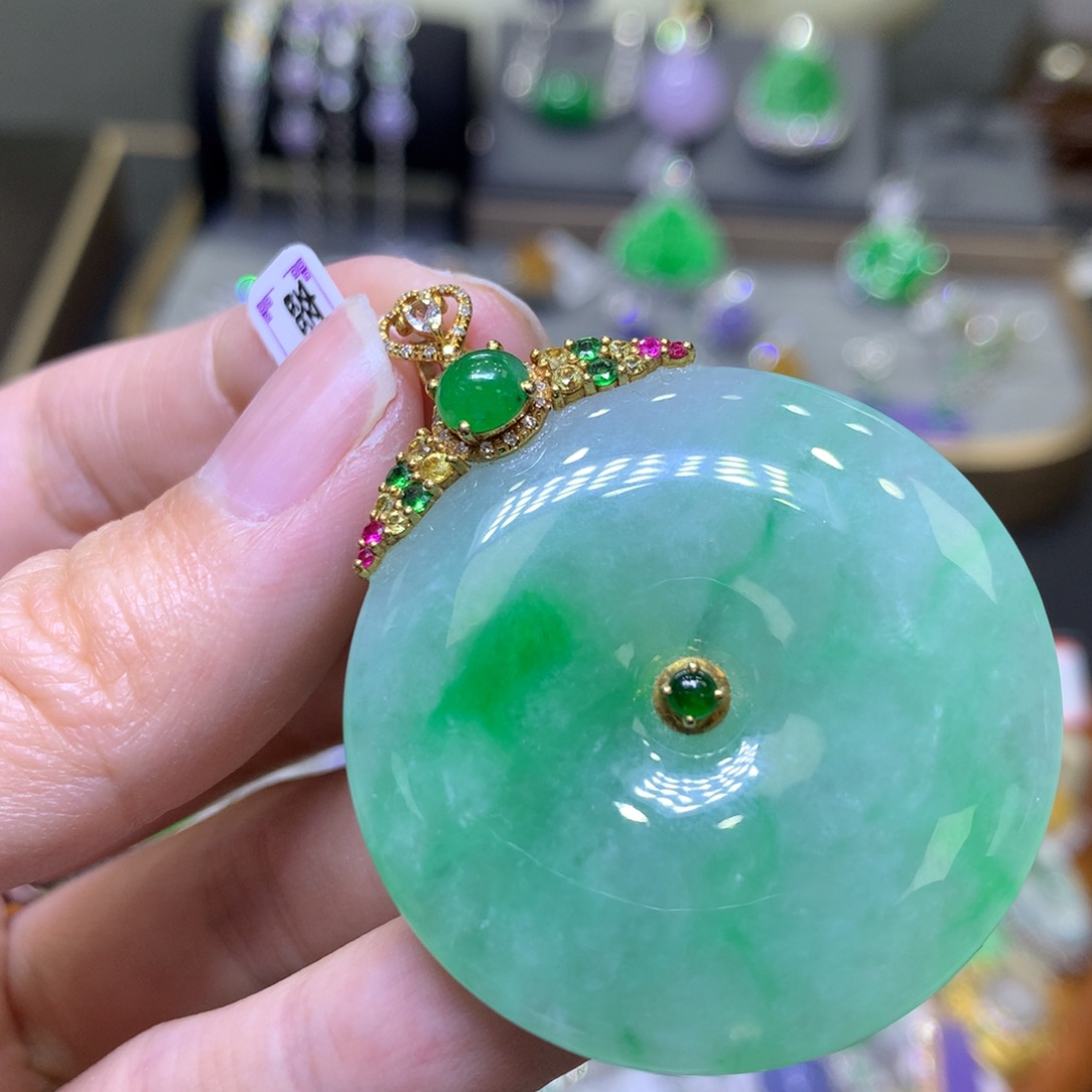 翡翠颈饰18K金镶嵌翡翠吊坠项链