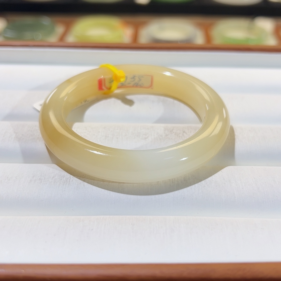 和田玉手镯未镶嵌糖白