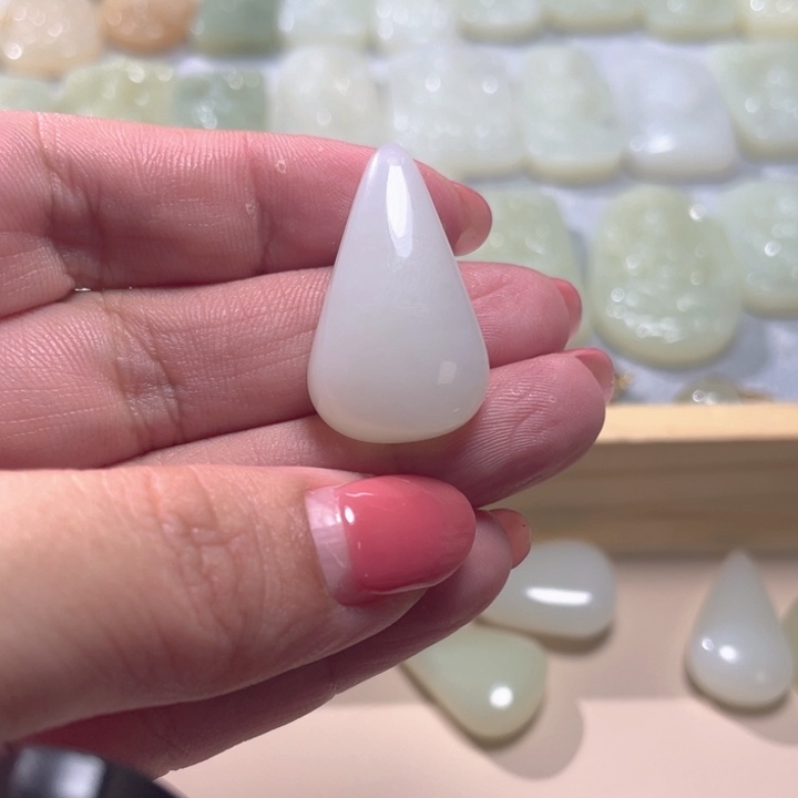 未镶嵌和田玉（糖玉）珠宝半成品