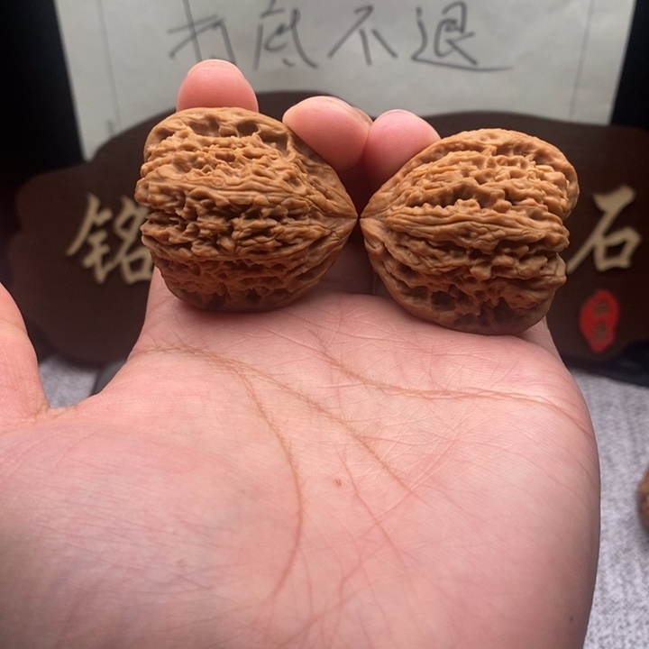 呕***吼文玩核桃吊坠南疆石