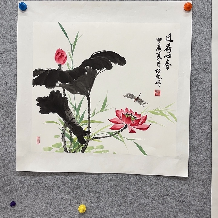 国画花鸟的翅膀和翅膀是白色和