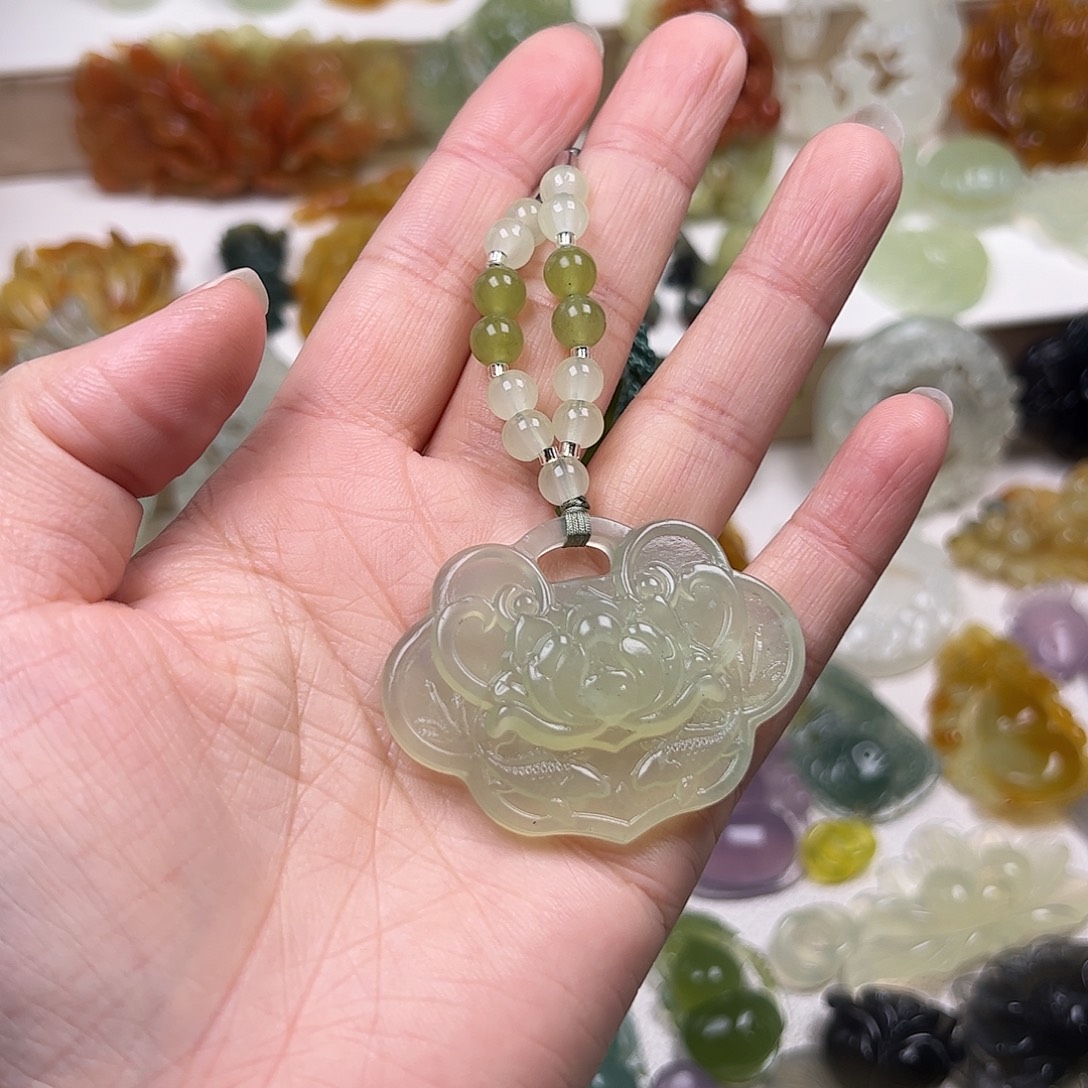 蛇纹石玉未镶嵌颈饰