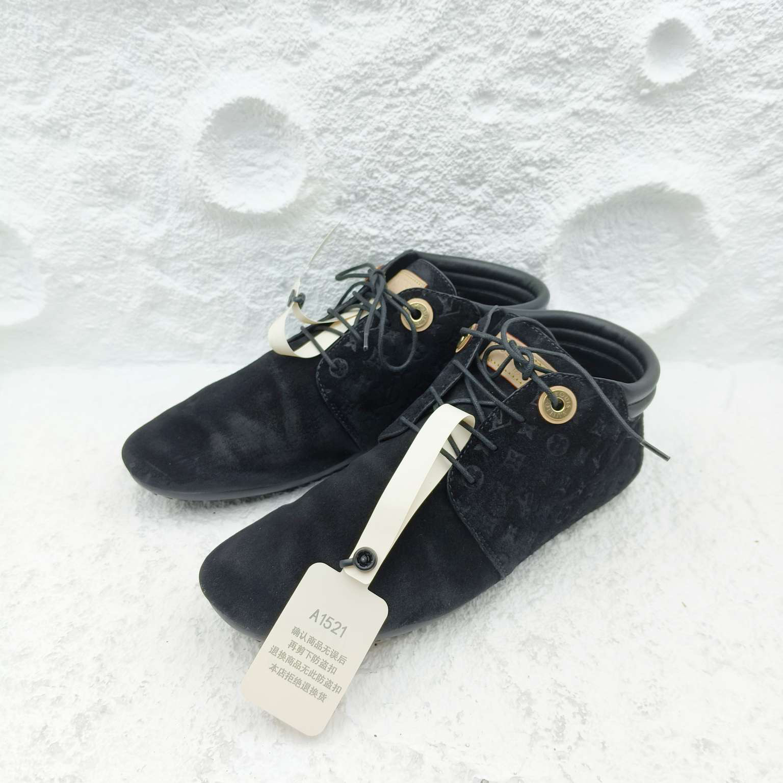 99新 LouisVuitton/路易威登 35码/黑色浮雕软平底鞋/百搭奢潮