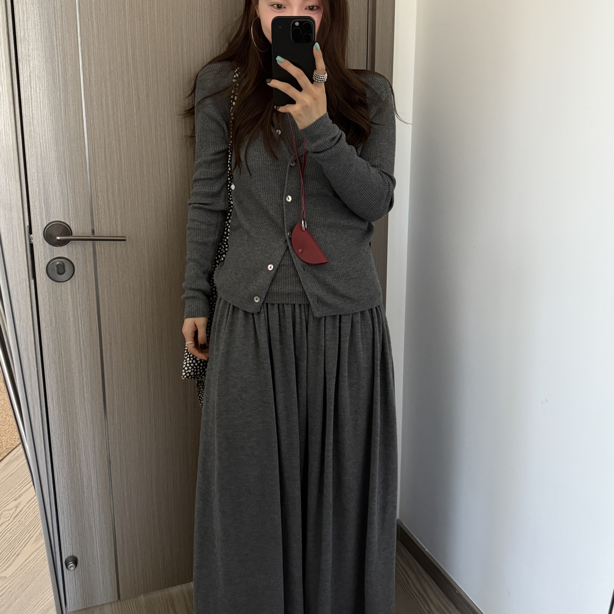 早秋新款女法式慵懒韩系简约针织背心长裙开衫套装