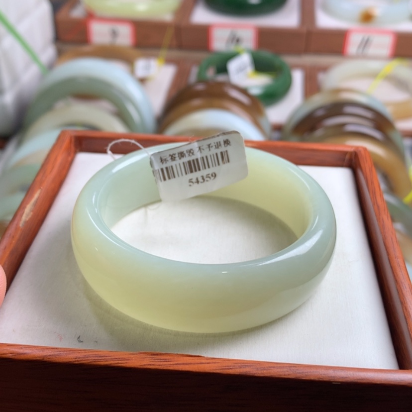 【闪购商品】和田玉手镯未镶嵌53