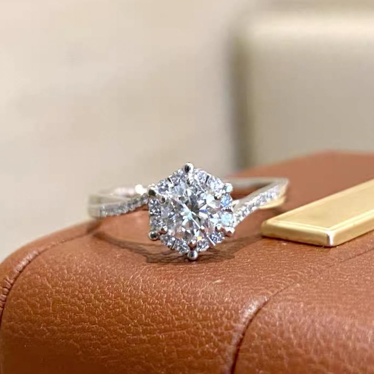 925银戒指 【星织女戒】1克拉莫桑女士气质轻奢纽壁修饰手型款式