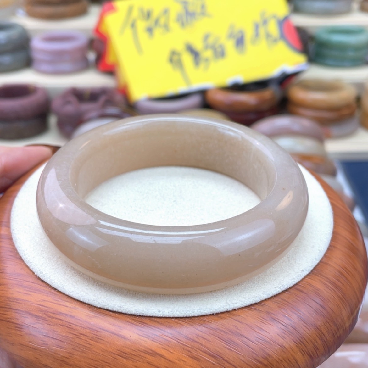 【闪购商品】石英质玉手镯未镶嵌