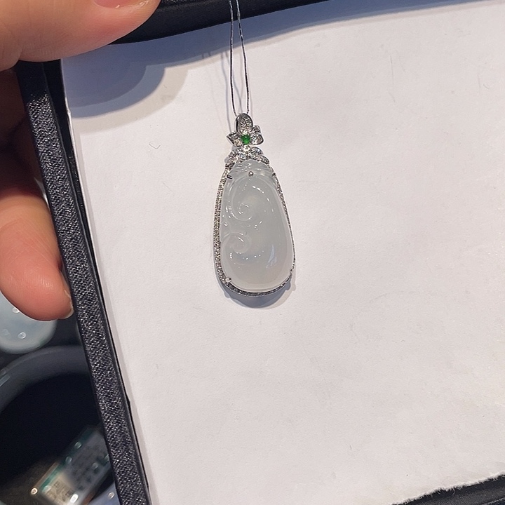 翡翠18K金镶嵌颈饰翡翠挂件