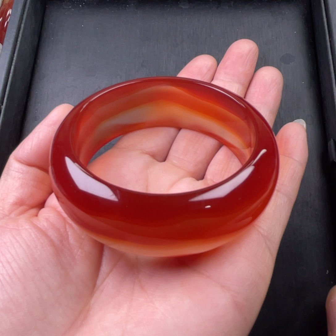 玛瑙/玉髓手镯未镶嵌56