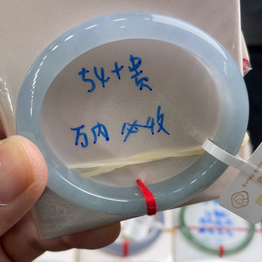 翡翠手镯未镶嵌翡翠手镯