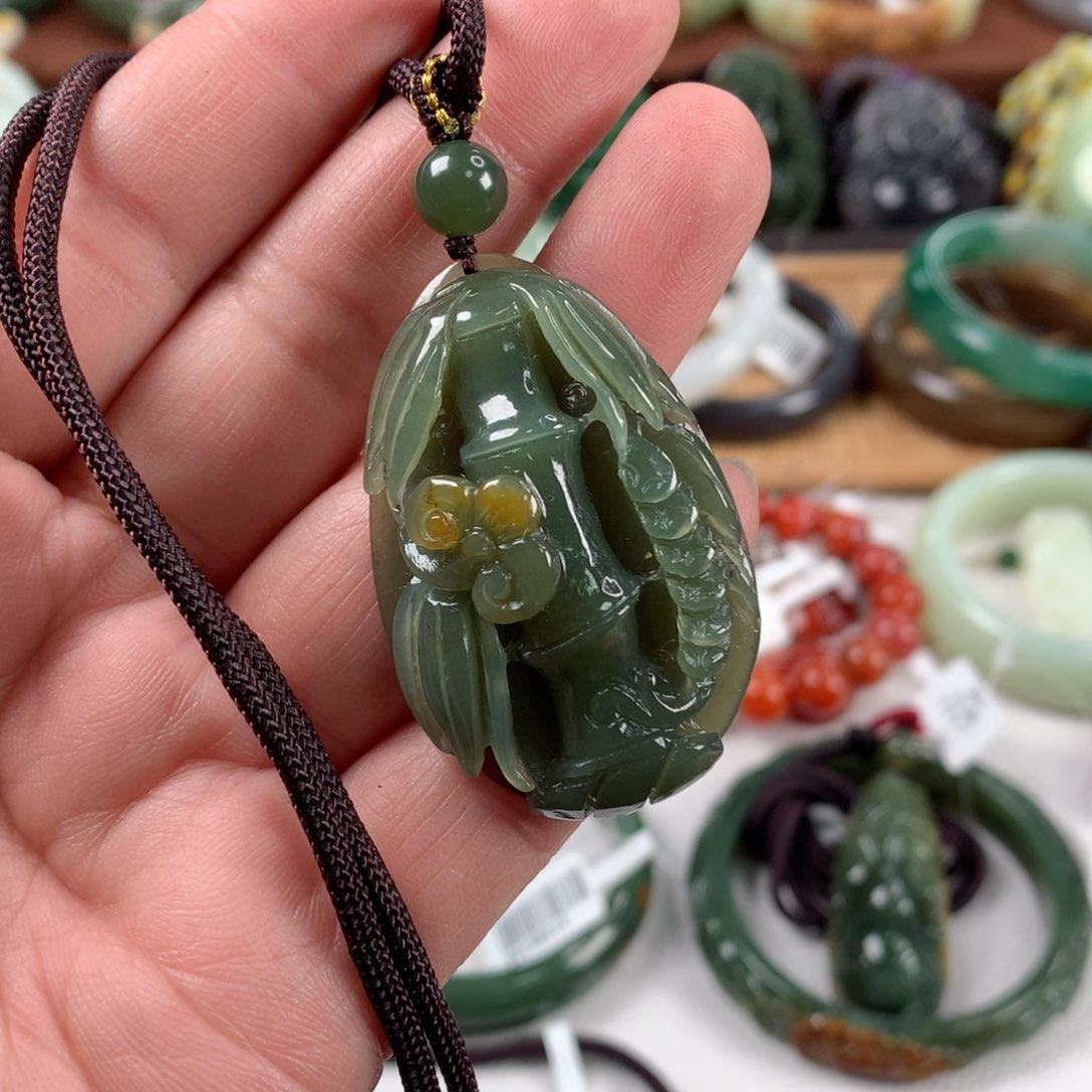 和田玉颈饰未镶嵌