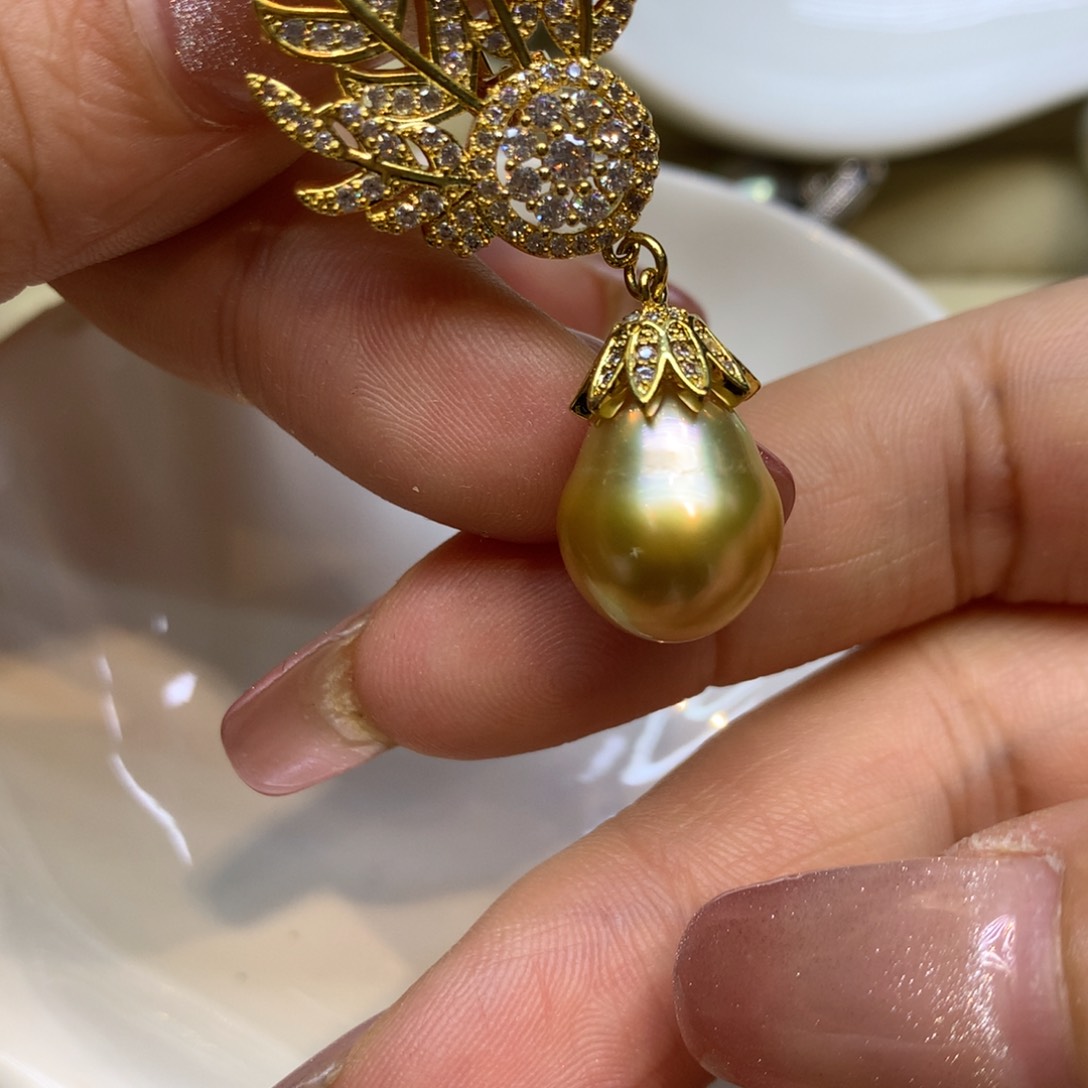 未镶嵌胸饰海水珍珠