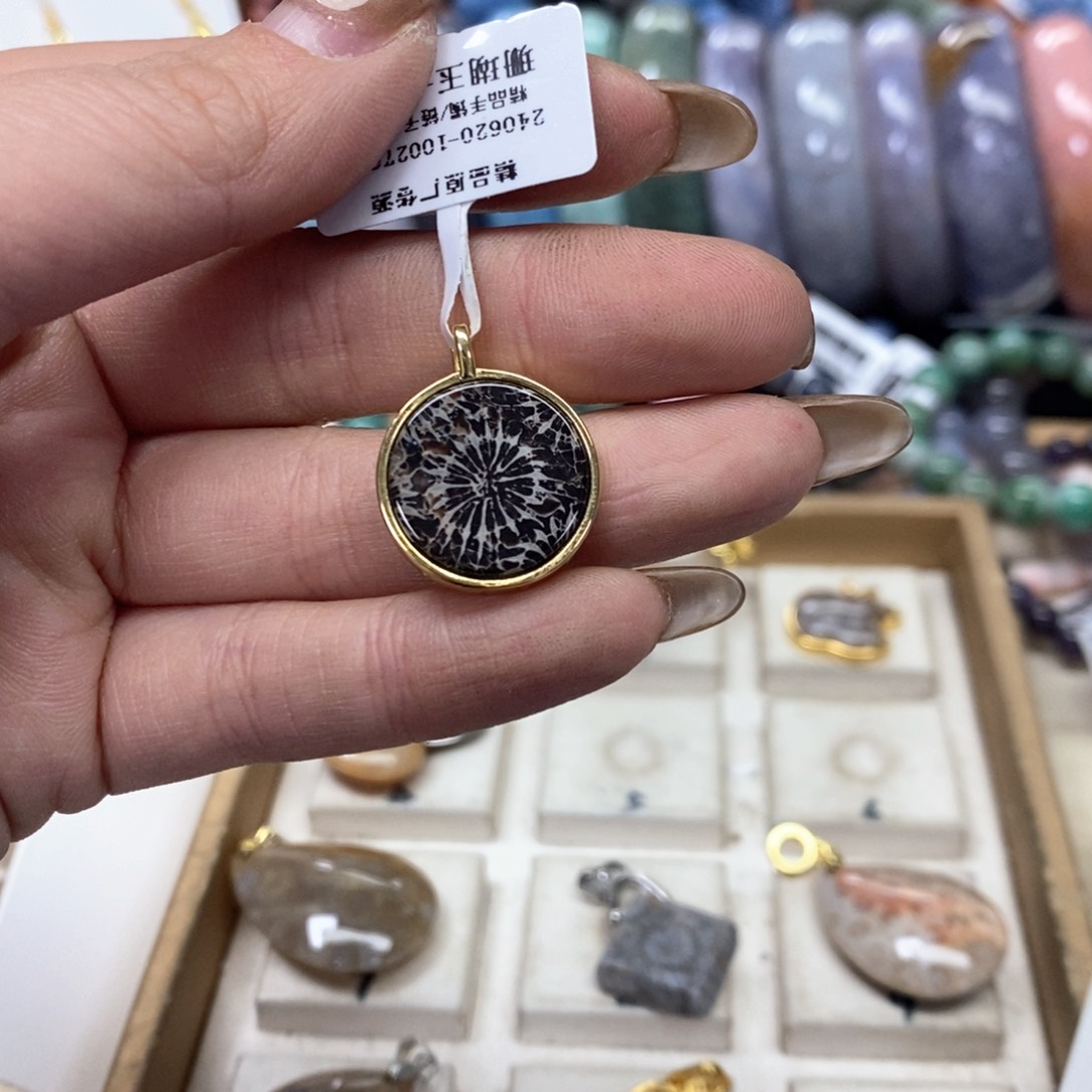 硅化珊瑚（珊瑚玉）手链未镶嵌我***肉074