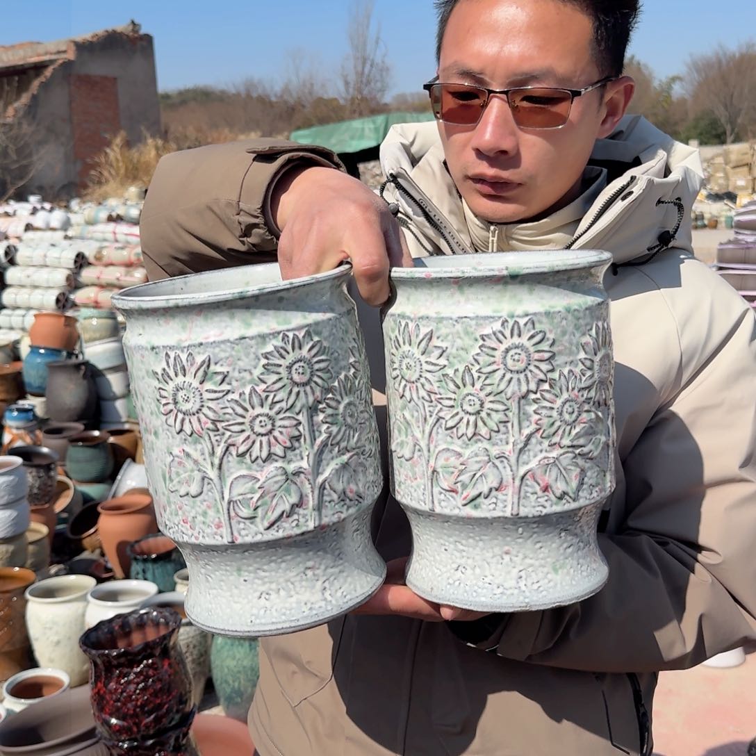 紫砂花盆口17高24（两个太阳花白色