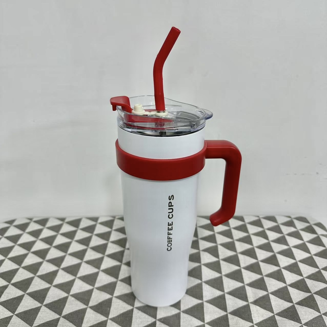 不锈钢保温杯大容量吸管冰霸杯颜色随机 SEN