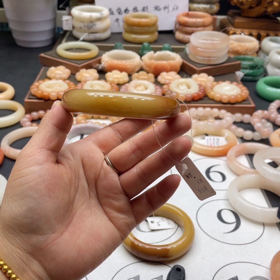 有***！石英岩玉未镶嵌手镯