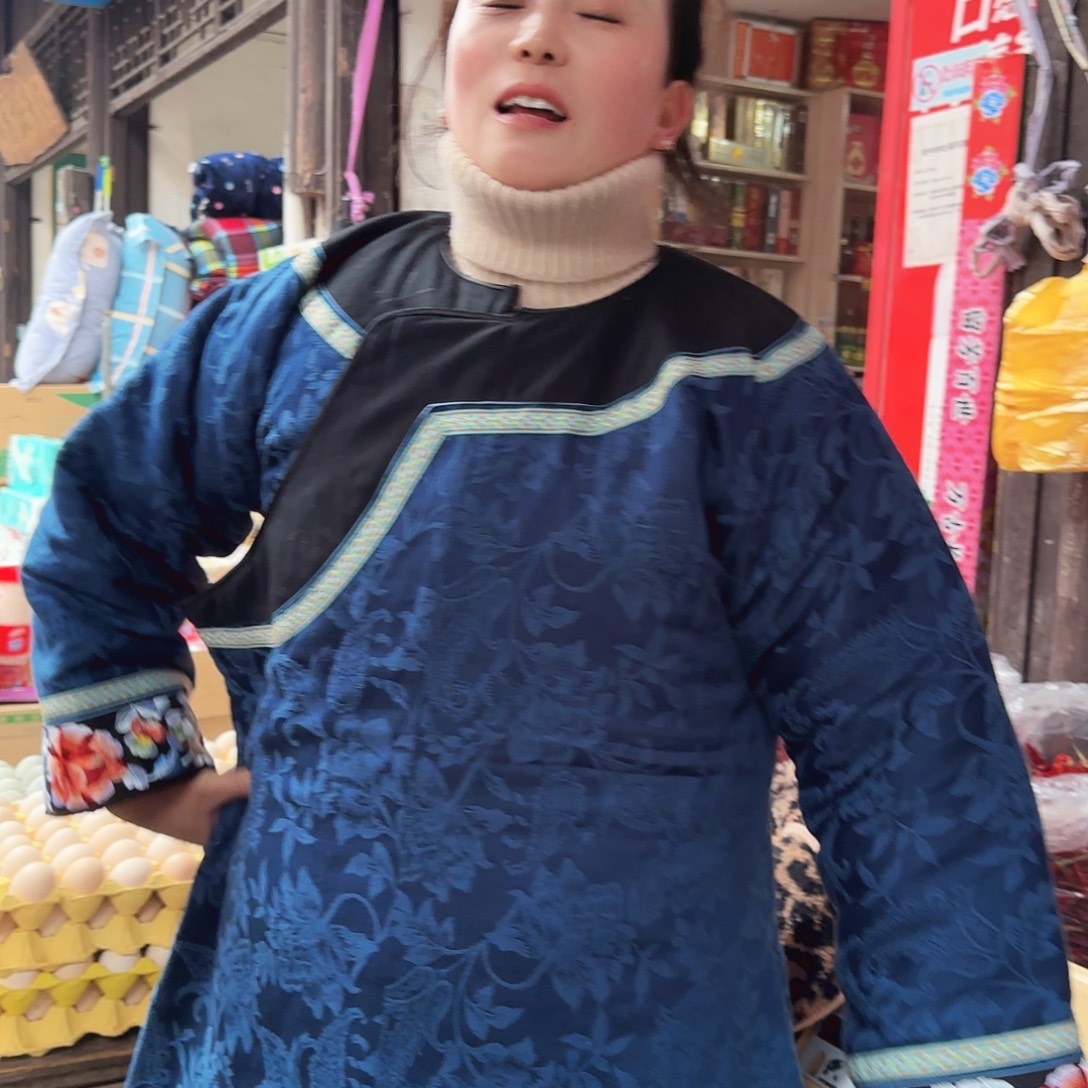 a***逢湘西苗族刺绣加厚157 125斤