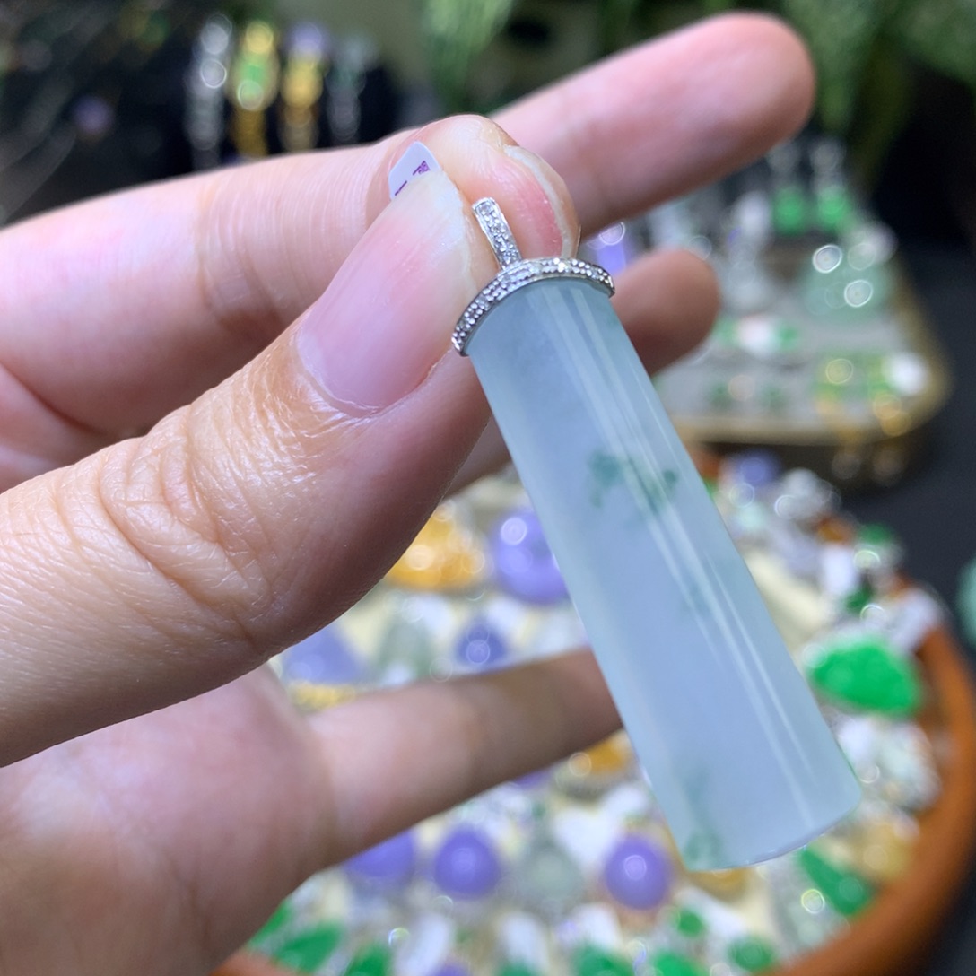 颈饰18K金镶嵌翡翠