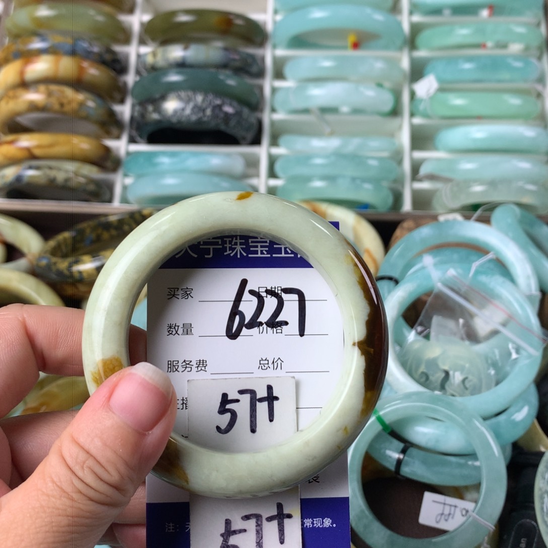 蛇纹石玉手镯未镶嵌6227
