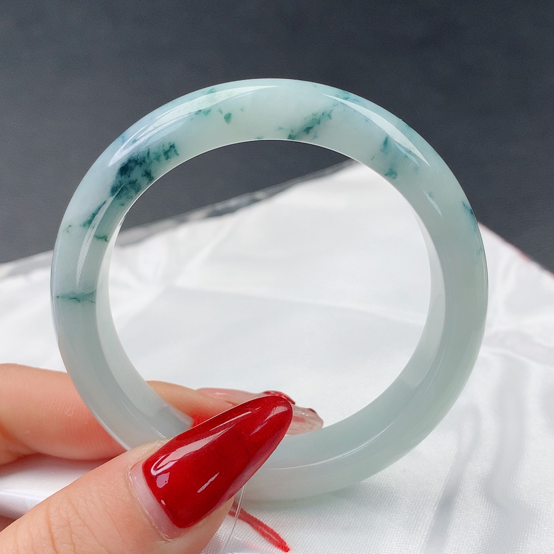 翡翠手镯未镶嵌34正50