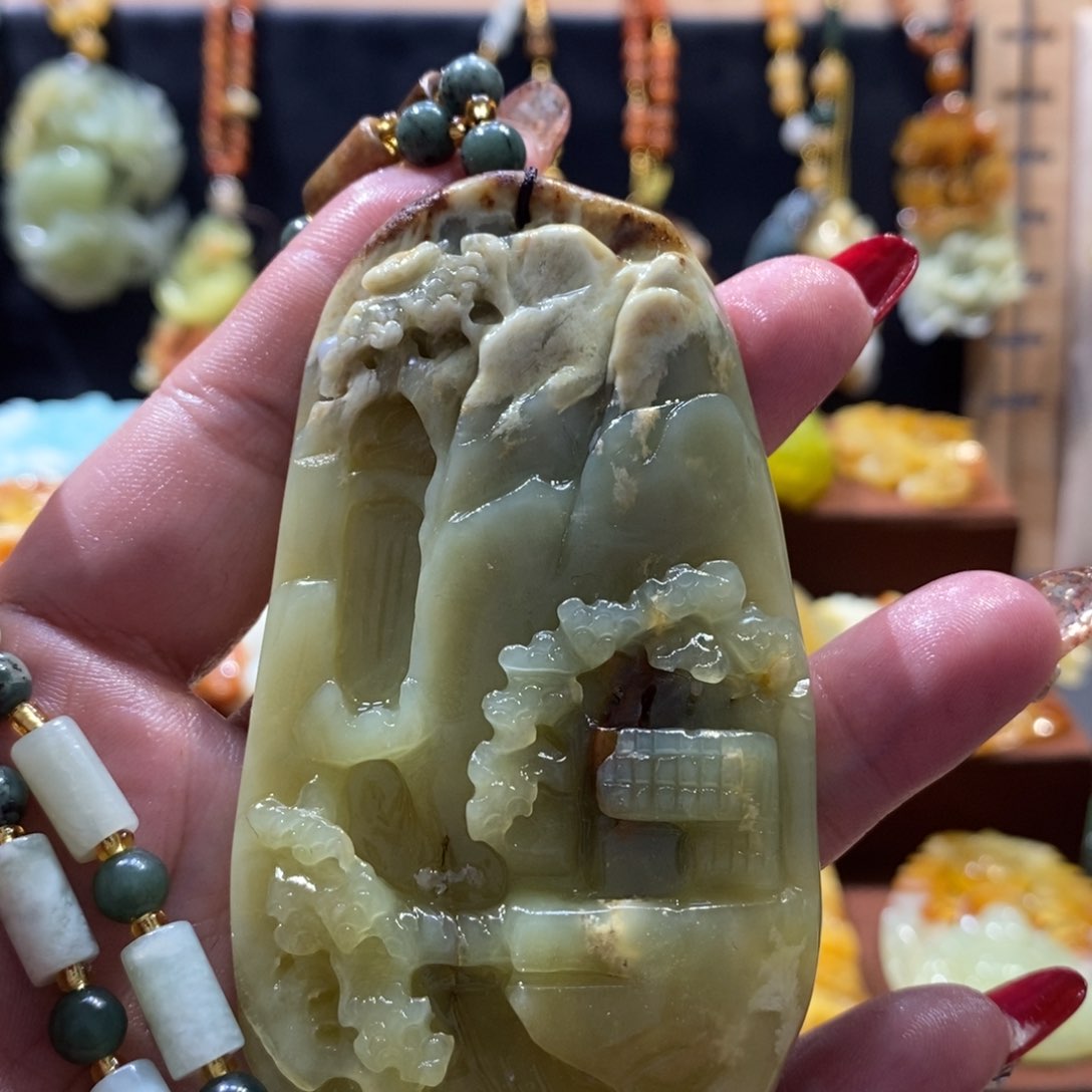 蛇纹石玉颈饰未镶嵌