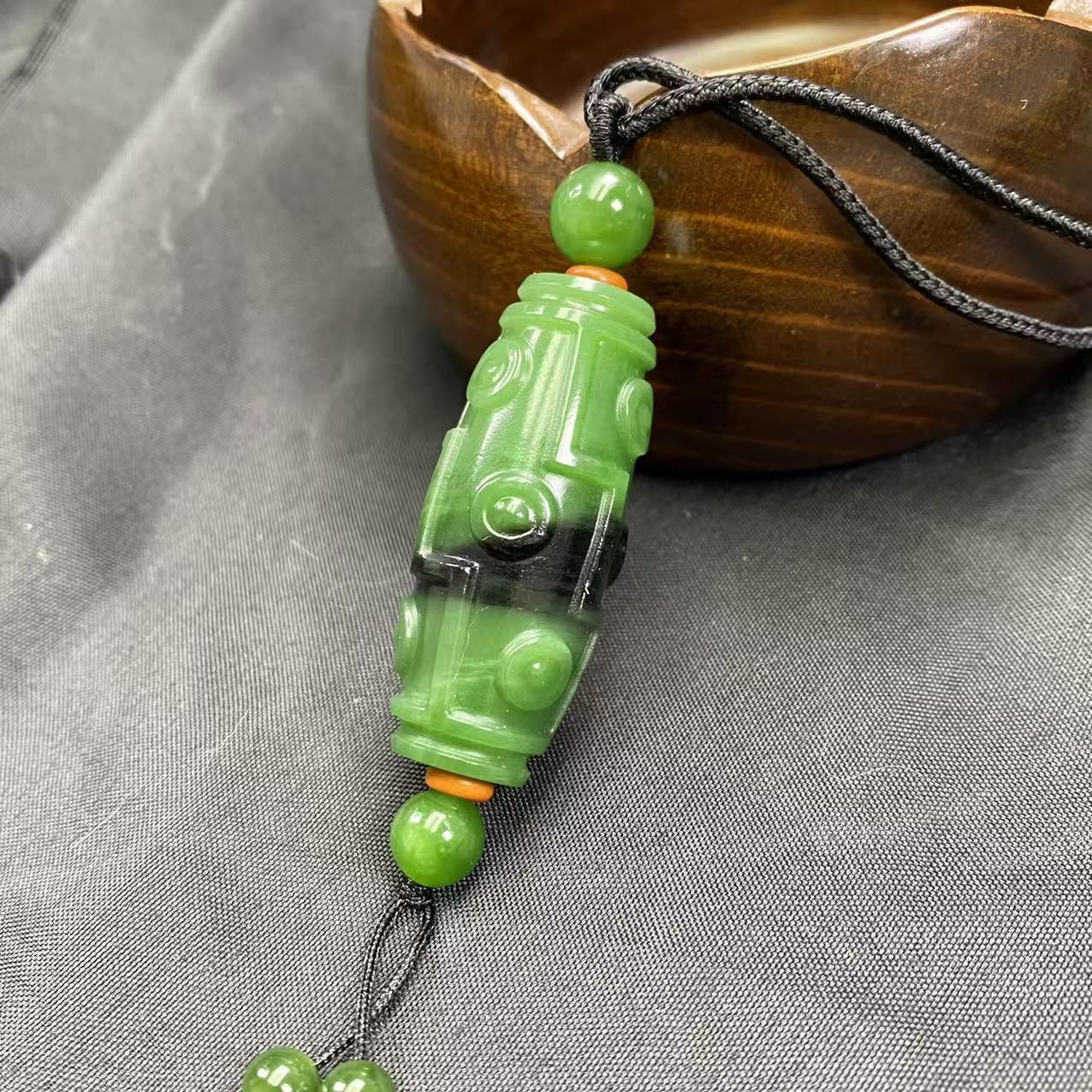 【迈越珠宝】天然和田玉碧玉阳绿原皮原色老料九眼天珠吊坠男女款