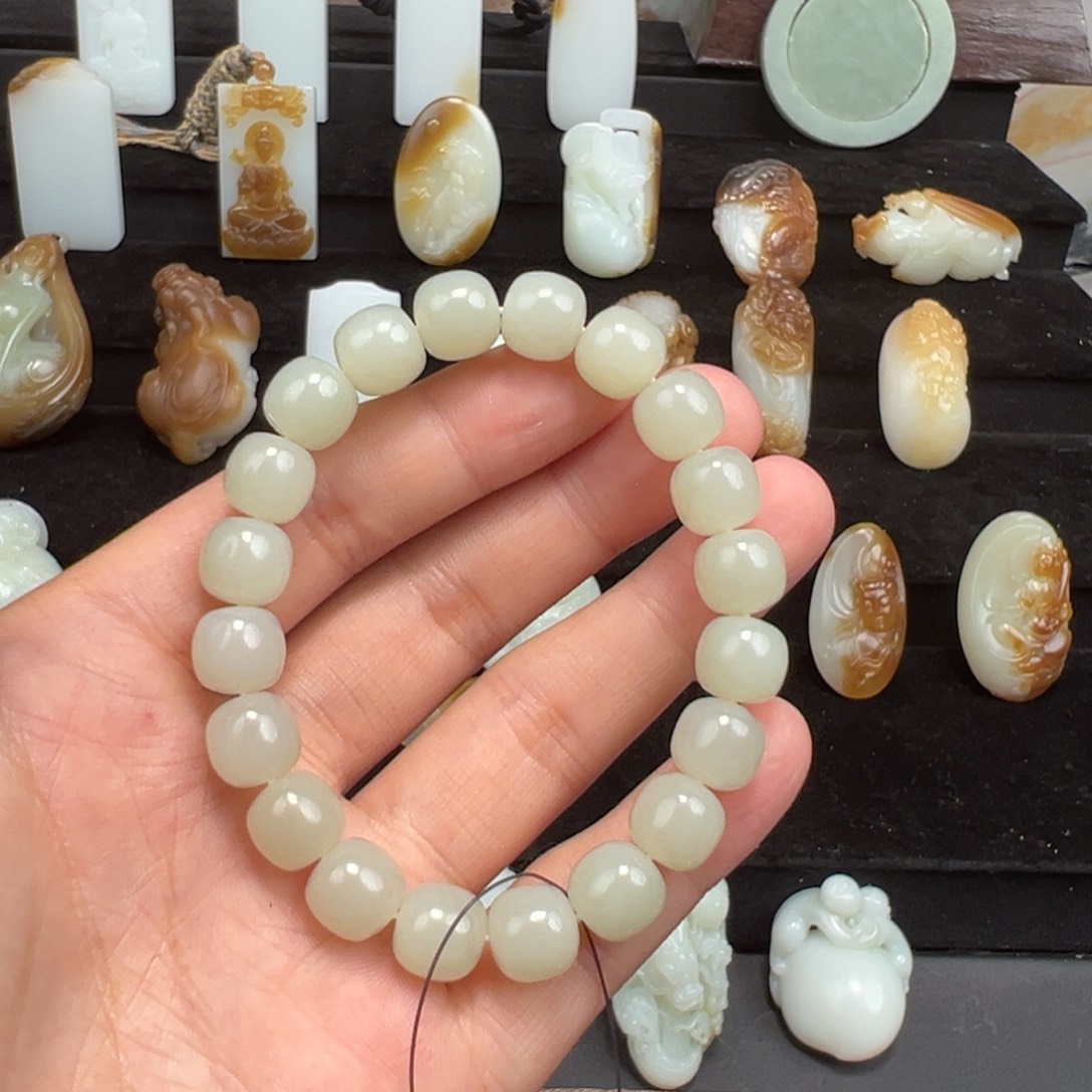 和田玉未镶嵌颈饰于阗