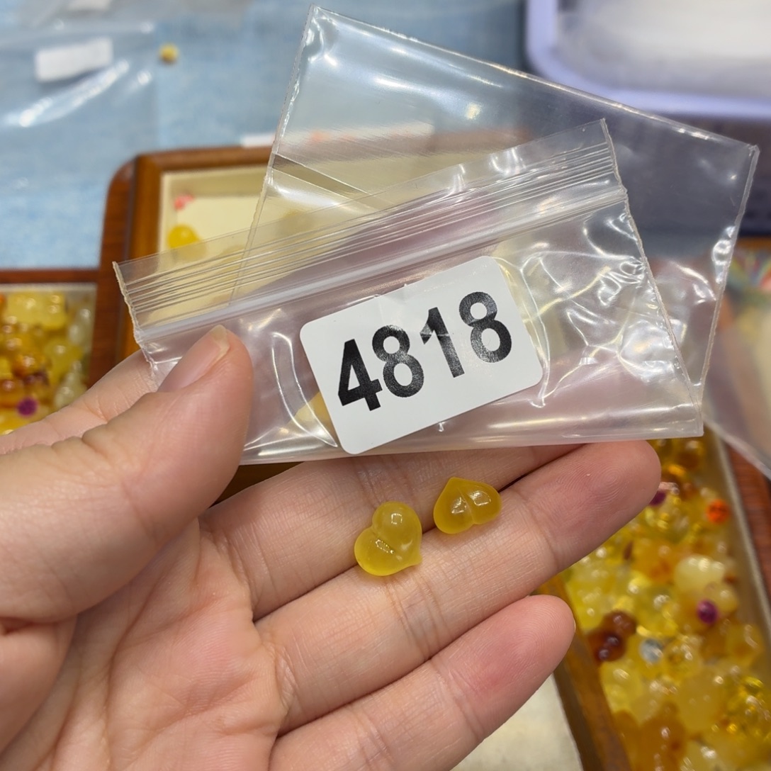 天***朵琥珀未镶嵌珠宝奇石